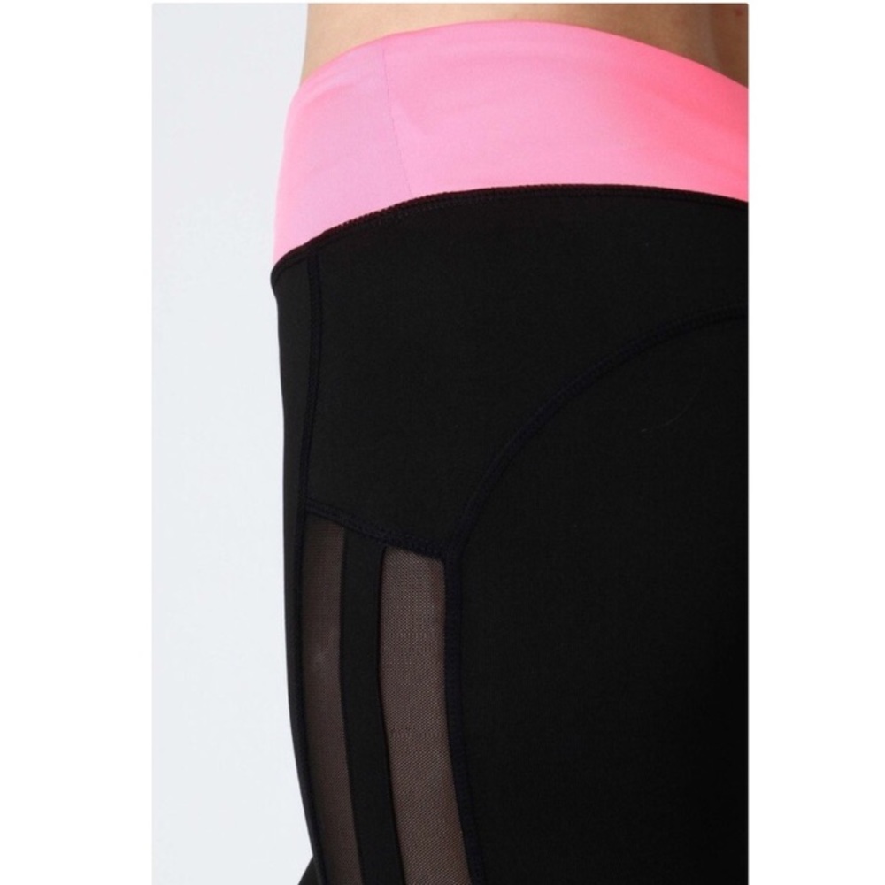 🆕🔥🔥Neon pink/black mesh yoga pant/active wear - Picture 4 of 4